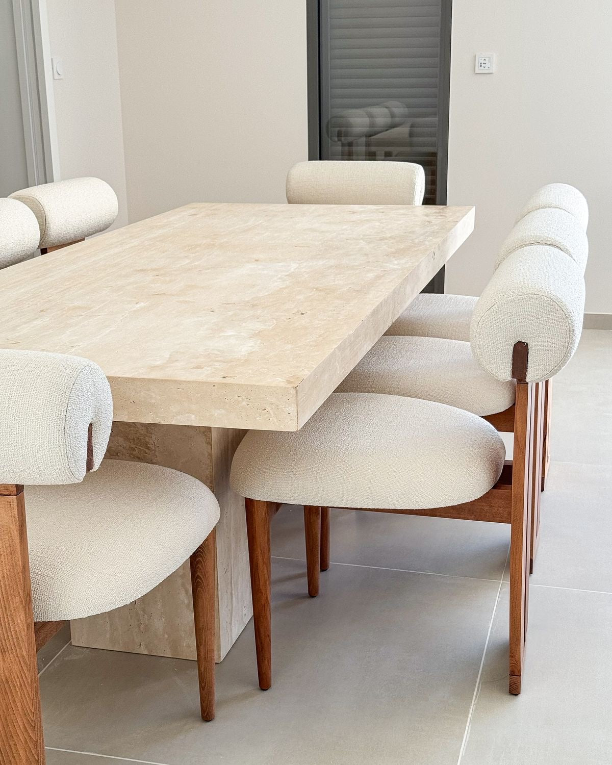 Titrit salle a manger + 6 chaises