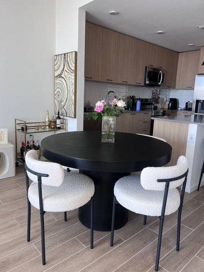 Table salle a manger + 4 chaises