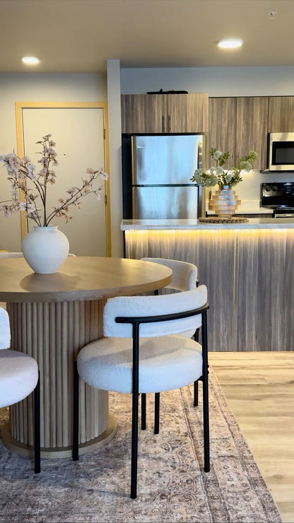 Table salle a manger + 4 chaises