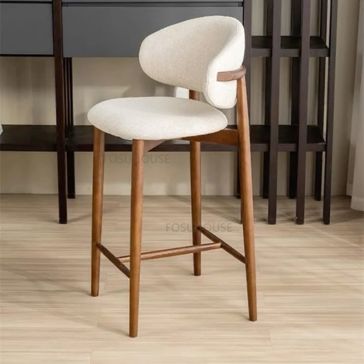 Chaise de bar design en bois massif