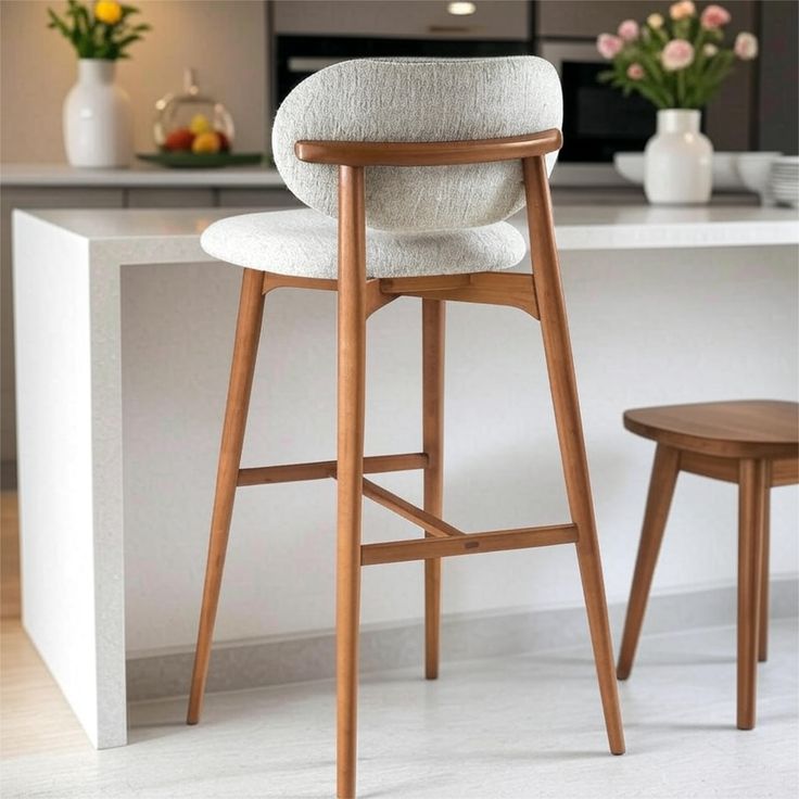 Chaise de bar design en bois massif