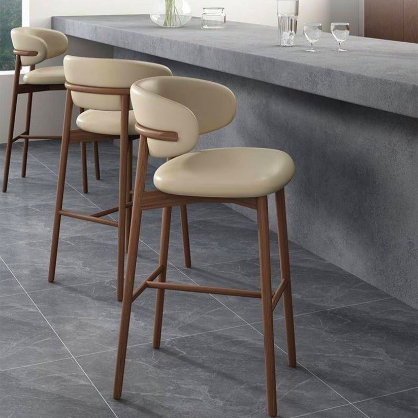 Chaise de bar design en bois massif