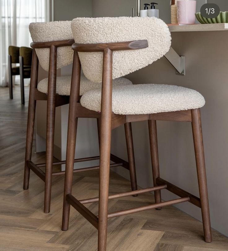 Chaise de bar design en bois massif
